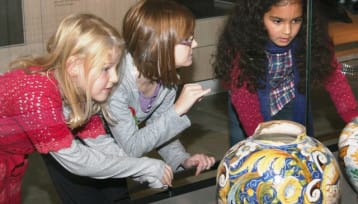 Exploring the Museum. © MOSJ